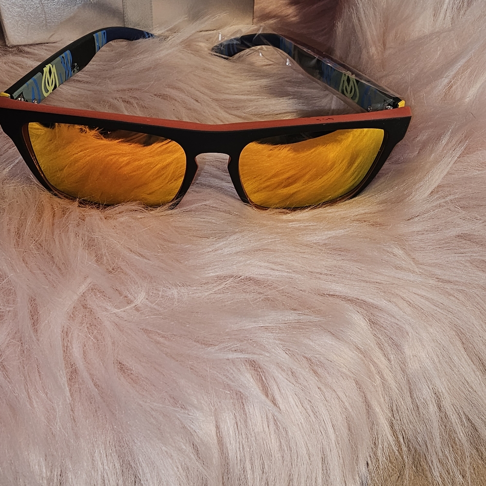 Men's Black Sunglasses with Gold Lenses - Picture 6 of 9